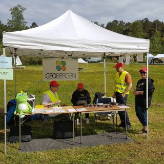 Da er gjengen klar for å informere om alle som kommer på arboretetsdag om vår gøy hobby #geobergen #arboretet #arboretetsdag